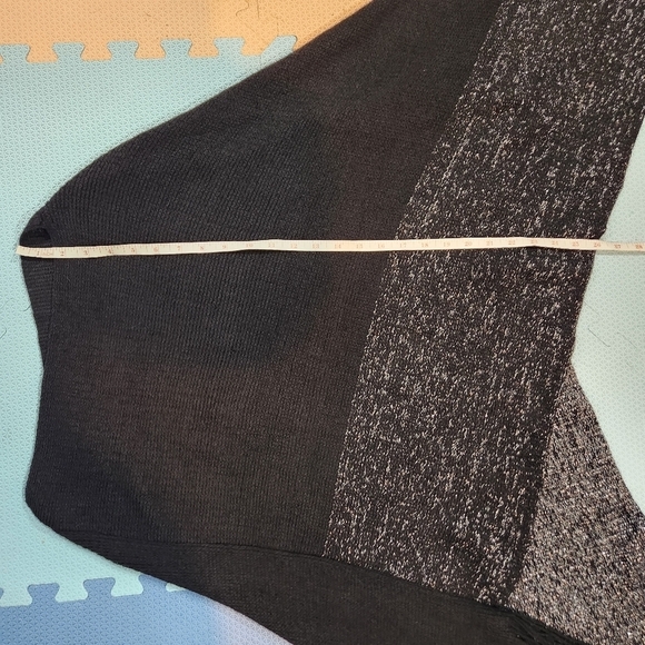 Womens Black And Metallic Knit Fringe Tassel Soft Poncho Cape Wrap Pullover - Picture 6 of 7